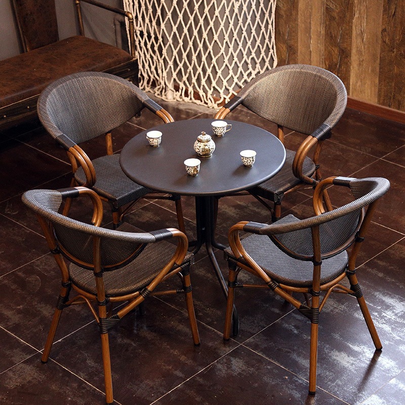 Outdoor Furniture Shop - Nowoczesny zestaw stołu i krzeseł na